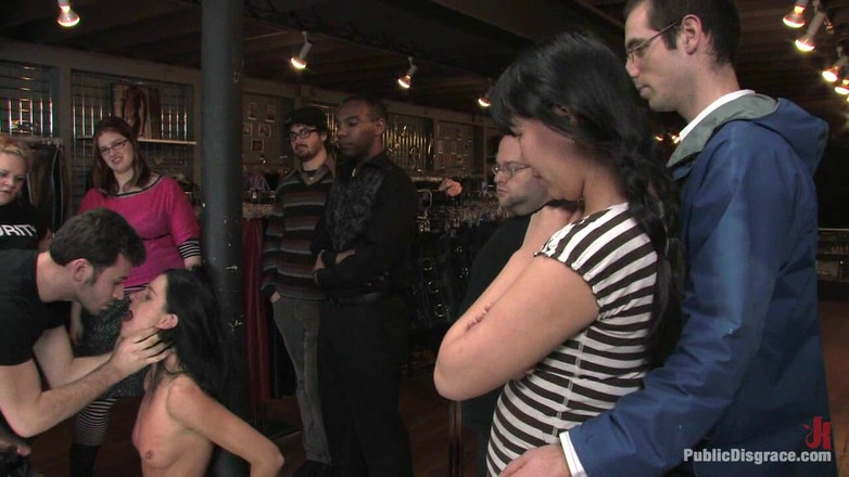 Public Disgrace by Kink: 小菜一碟