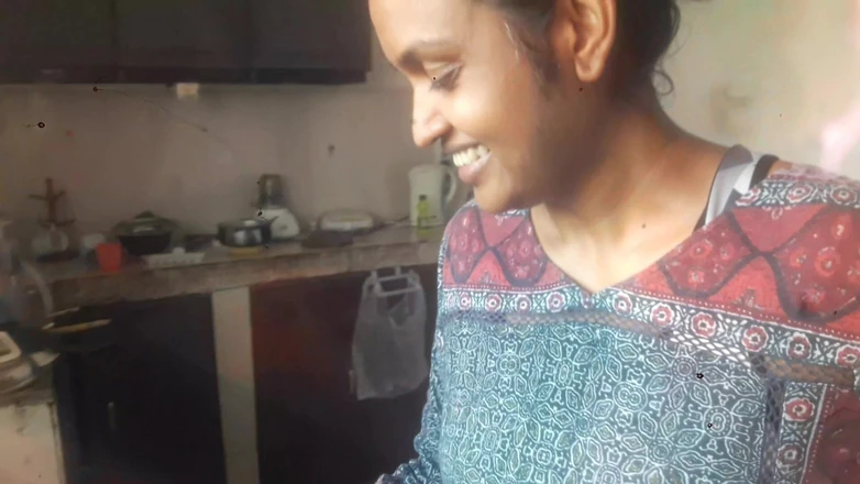 Tina Baby: Трахаю горничную, пока она готовит