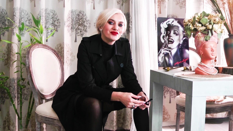 Goddess Celine: Dominazione dei collant in ufficio