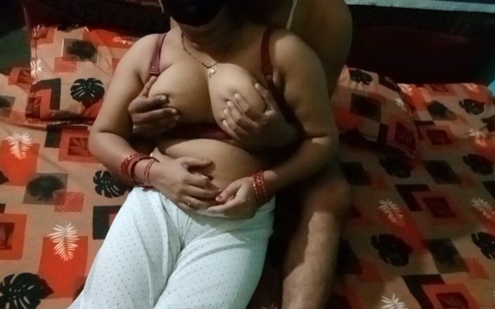 Rucku: Novo bhabhi quente e sexy tendo foda dura.