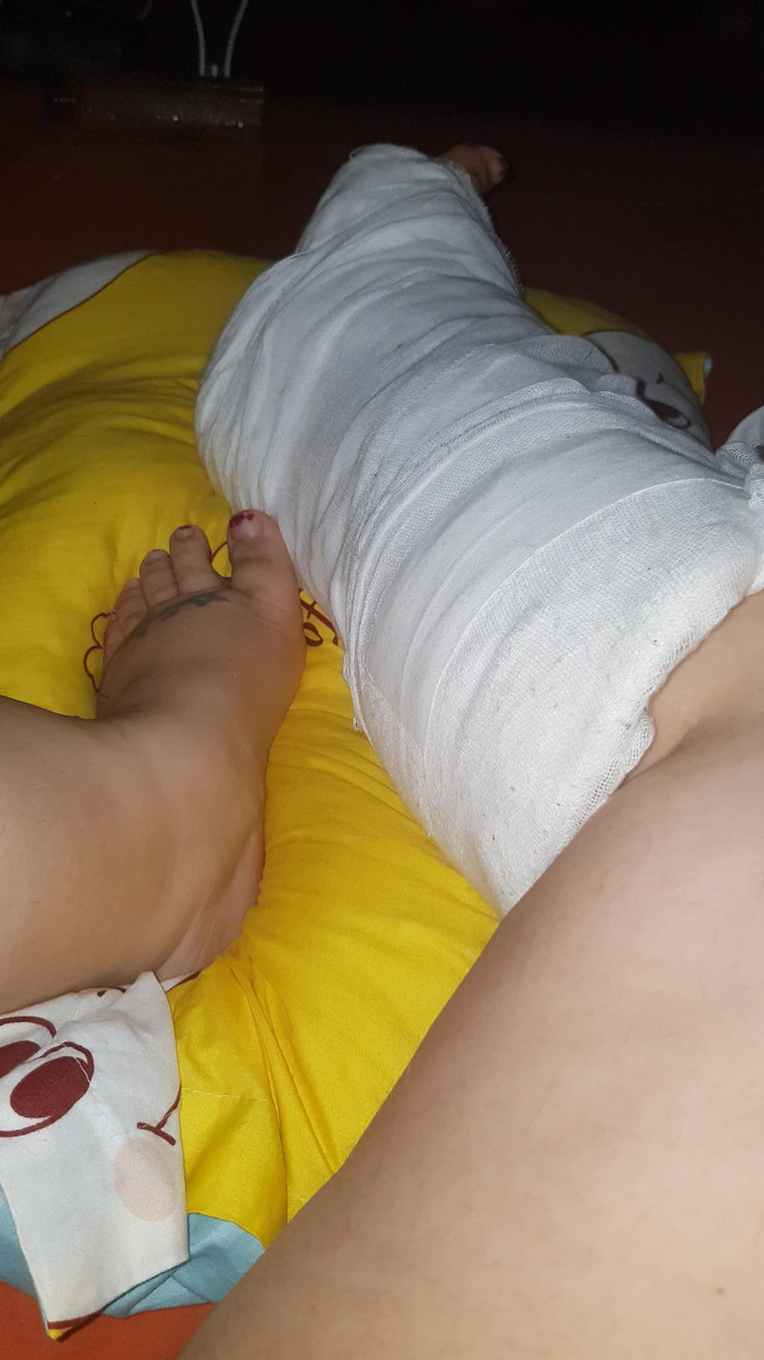 LoraBbw: 在演员中摆动我的脚趾