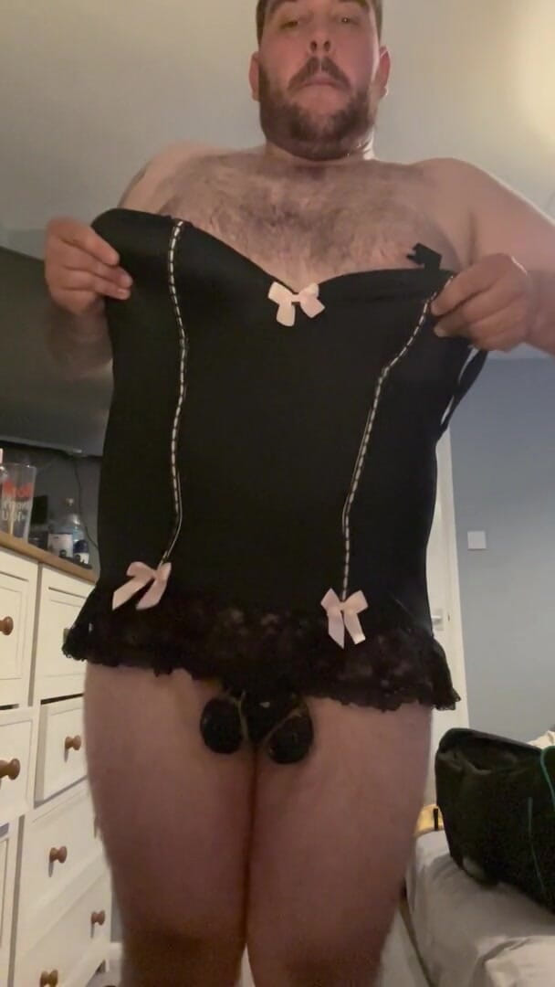 Shaun Cbt: Yarak ve taşak esareti, meme ucu kıskaçlarıyla bekaret görevi yapıyor...