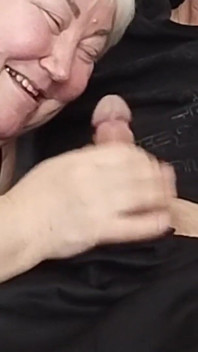 Tchýně dává hluboké a kvalitní kouření před mým výstřikem do pusy