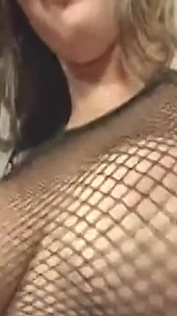 Pizdă matură sexy țâțoasă linsă până la înmuiere