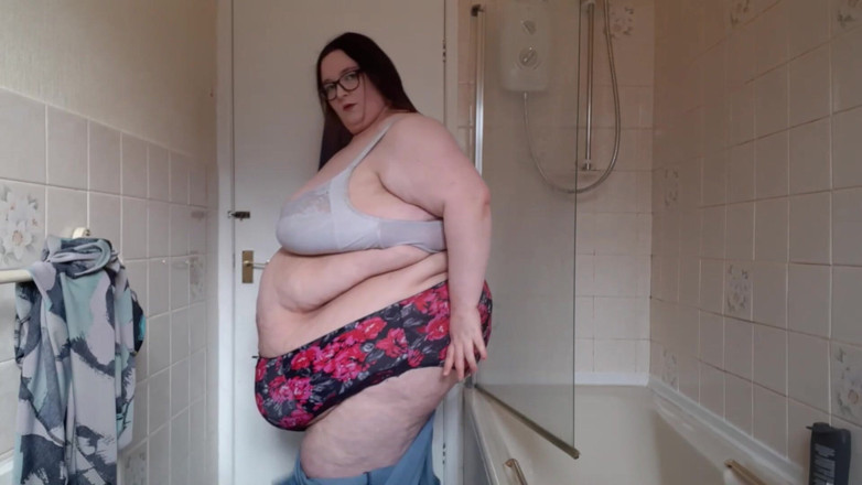 SSBBWLadyBrads: 이 거대한 몸매를 과시
