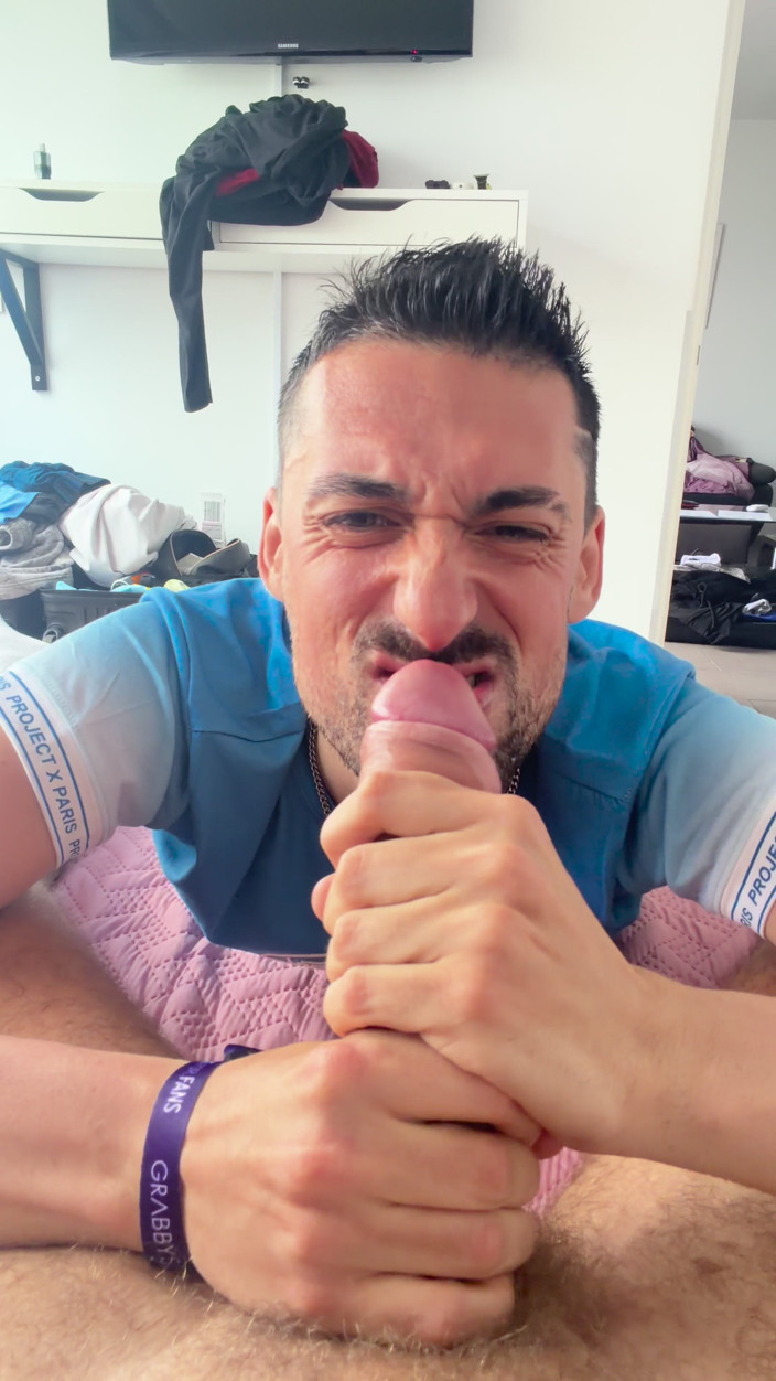 Andyleexxx: Liam Sucked on My Massive 11 Inch Cock