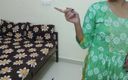 Saara Bhabhi: 印地语性爱故事角色扮演 - 印度嫂子在性爱期间给姐夫洗澡