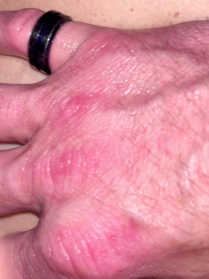 Smithr9: Dvakrát se vystříká. Jedna v každé díře moje velká kundička...