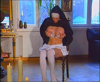 Vintage megastore: Adembenemende non met enorme borsten heeft solo-seks