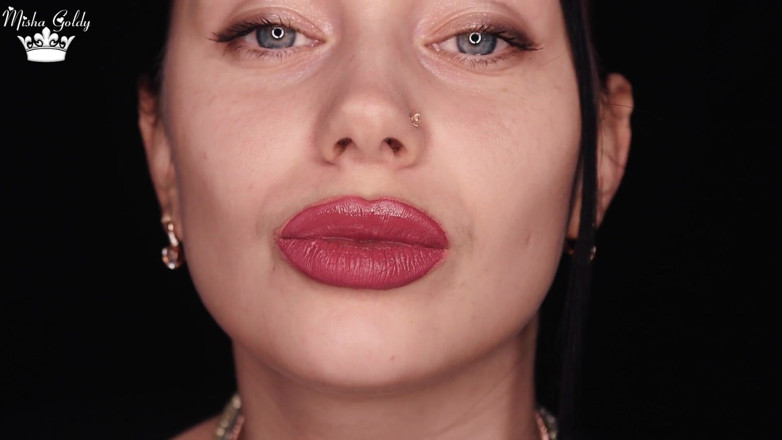 Goddess Misha Goldy: Куріння гачка і фетиш помади