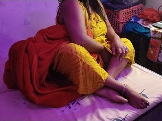 HotGirl21: ホーニーセクシーなデシBhabhiは、カムショーを試み、彼女はここで乳首を表示します