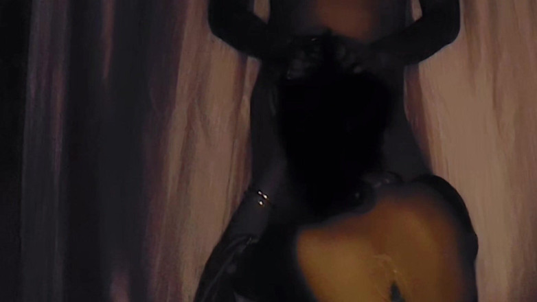 Hotpooja86900: Bhabhi kouří se sousedem a podvádí svého manžela