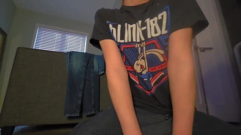 Kinkytwinkpamps: Blonďatá Twink Tě zmenšuje Líže a líbá tě
