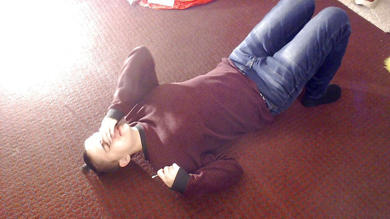 Abby Anna: Besprühen, niesen auf dem rücken