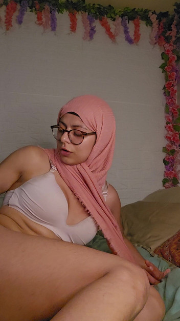 MiaNIqab: Lizanie stóp i anal gra na obcasach Mia Niqab