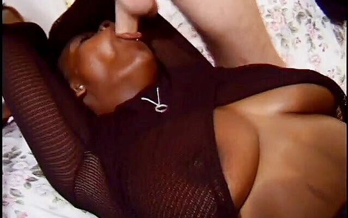Hot and Wet: White experienced stud fucks black girl and creams her face
