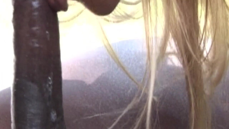 Bangora MILFs: Blonde MILf nimmt pulsierenden bbc im freien tief in den...