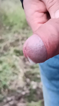Ktoś mnie zobaczy! spust i siusiu na zewnątrz