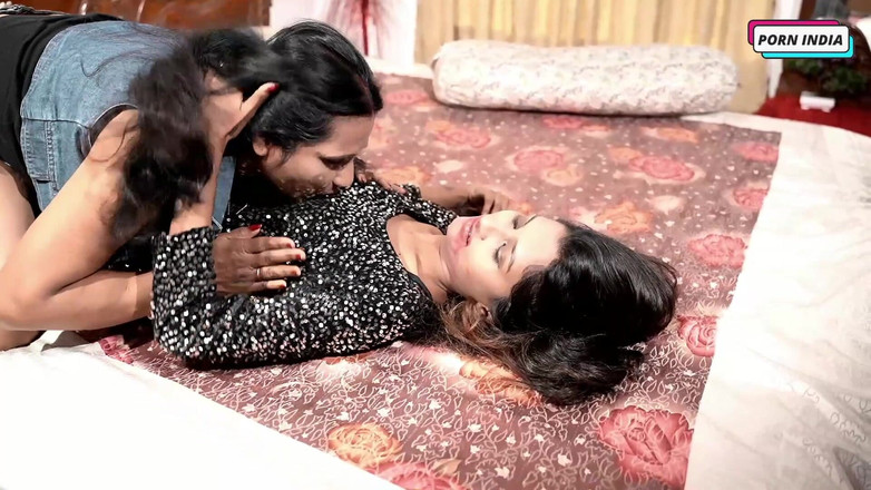 Porn India Studio: Ragazze arrapate che hanno del tempo romantico