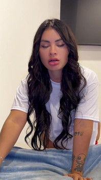 Hermosa Chica Colombiana En Lenceria Roja Cabalga Sobre La Polla De Su Roomate