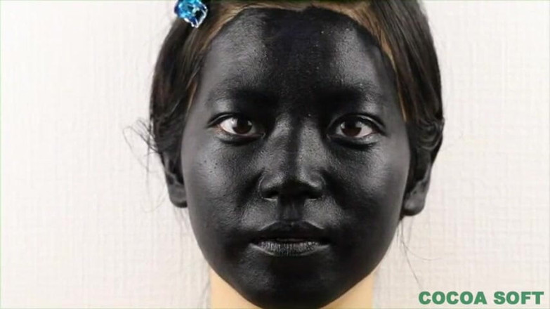 Cocoa Soft: Masturbation après une séance de body painting. Jeune Asiatique