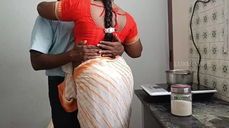 Luxmi Wife: Bank Manager Fucking Housewife in Saree for Loan Repayment