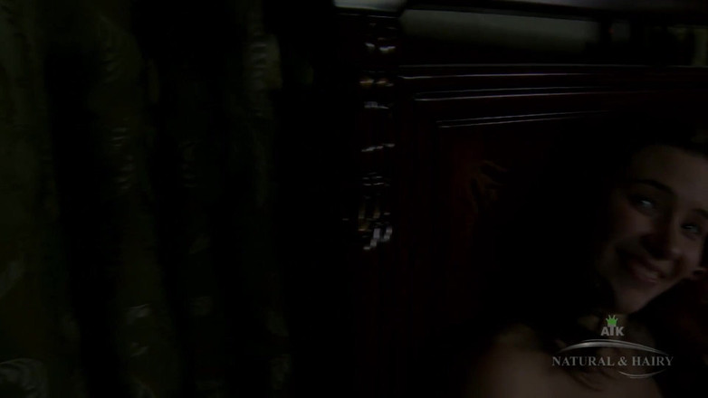 Classic ATK Hairy: 서로의 얼굴에 앉아 털이 무성한 보지를 핑거링하는 Karolina &amp; Kristina