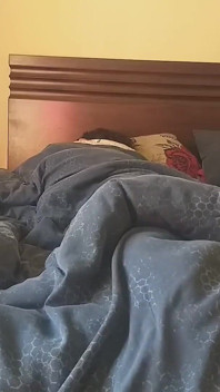 Ranní sex: Šukání její těsné kundičky masivním robertkem a mlácení v její kundičce