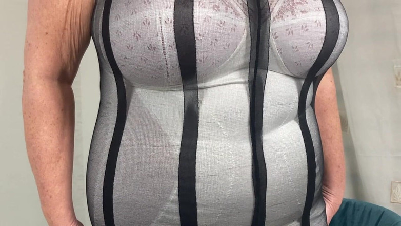Aunty Sandra vintage girdle queen: आंटी Sandra Make और बूढ़ी corsalette सेक्सी