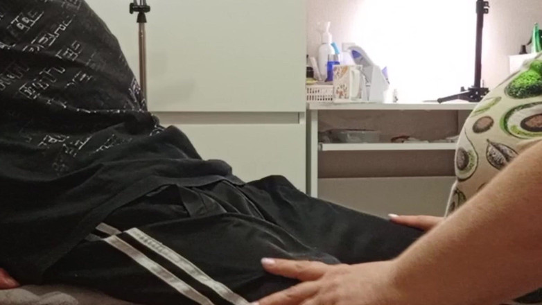 Zona901: Ibu tiri memberikan saya blowjob supaya saya pancut ke dalam...