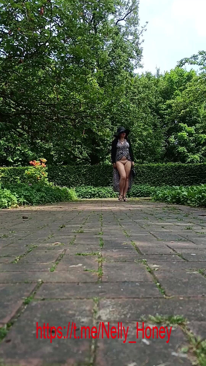 Nelly_Honey: Приємно в парку