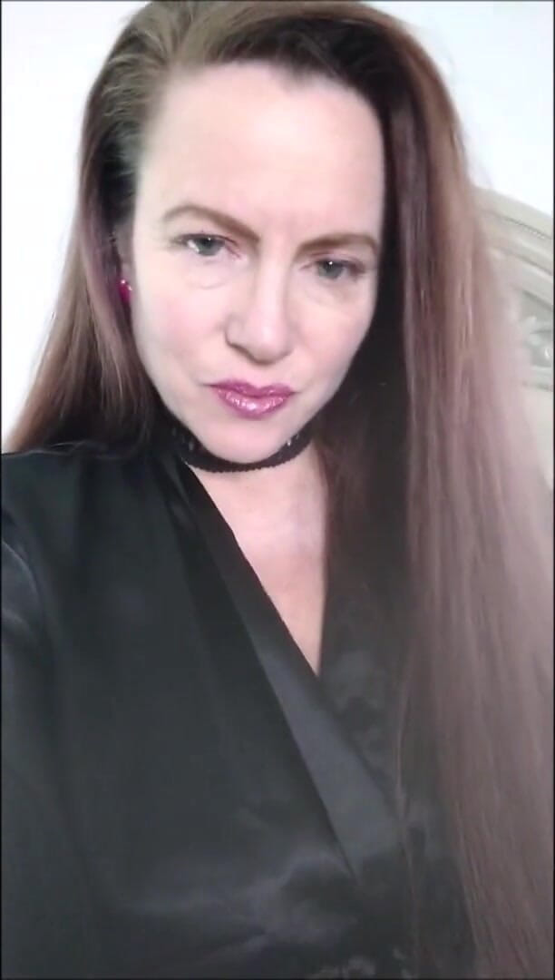 Nikki Nevada: Tabu macecha dildo šukání koz a další