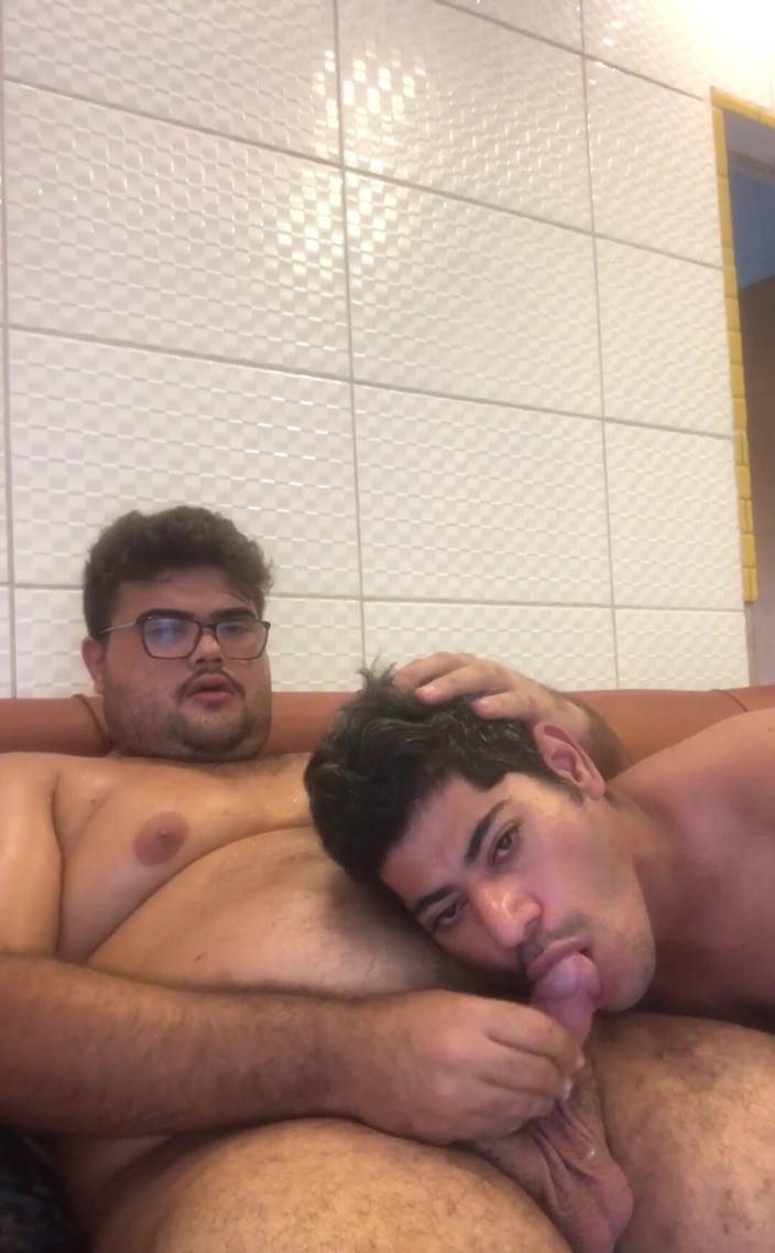 VEN1CIU: Styvkusin suger knubbig gay