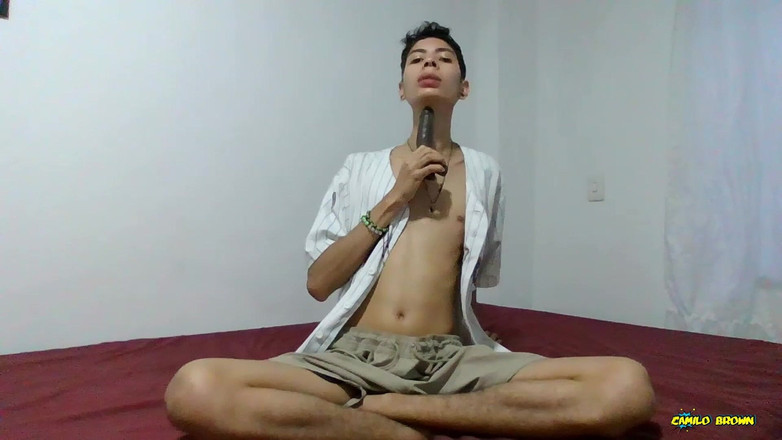 Magic C: Je branle la bite de mon bick en suçant un...