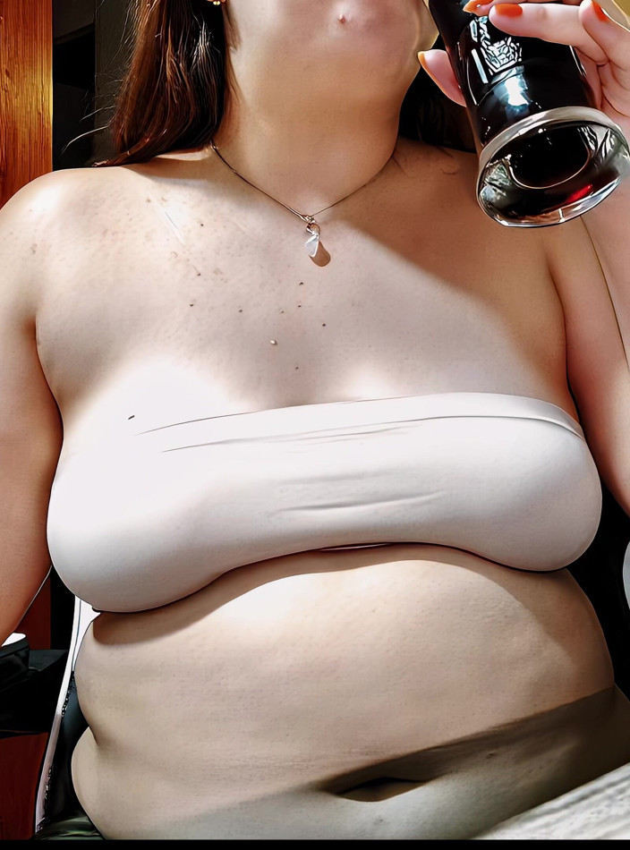 Nicole Passat: Nicole Chubby Belly Nádivka S Burps