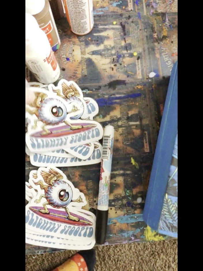 Suzy Wylde: Suzy Wylde es una creadora que crea arte y artículos...