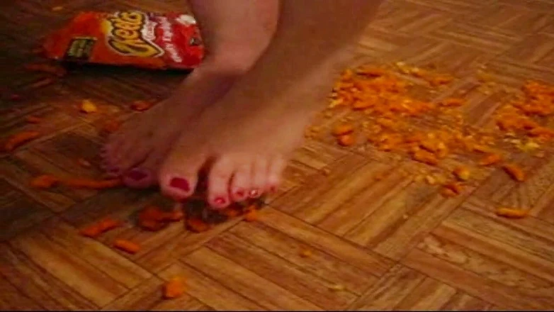 Sexy Amateurz: She smashes food with her feet