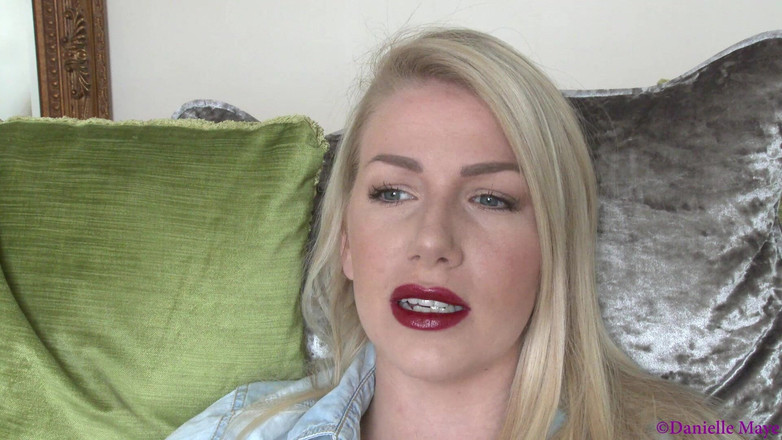 Danielle Maye: Lippenstift-Yawn