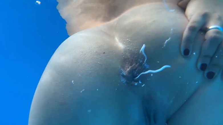 FoxyandTed: It must be underwater love, ass creampie
