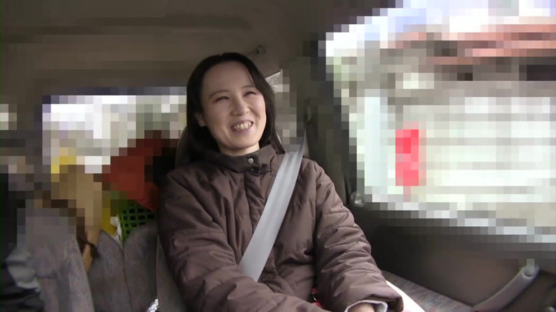 Asian Mature Climax: Słodka laska bawi się swoją zabawką podczas wywiadu