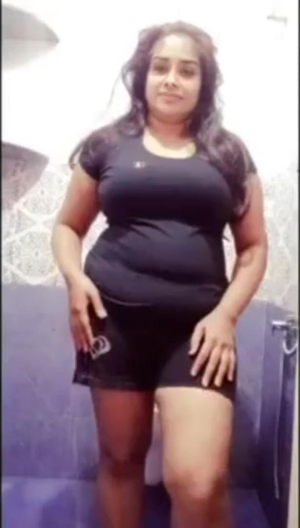 Your Arya: Arya si adik tiri india dengan besar lagi asik di...