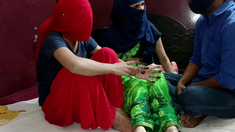 HousewifeGeeta: Granne styvmamma och hennes tjej knullade tillsammans