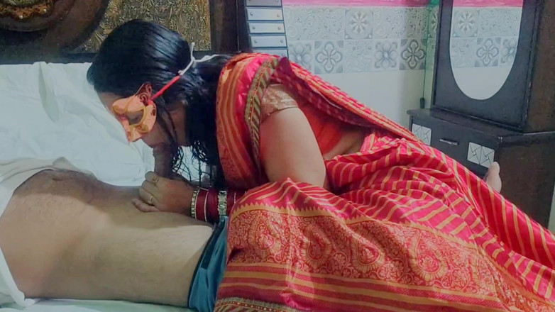 piryaprajapati: Indiancă bhabi proaspăt căsătorită se bucură de futai în sari