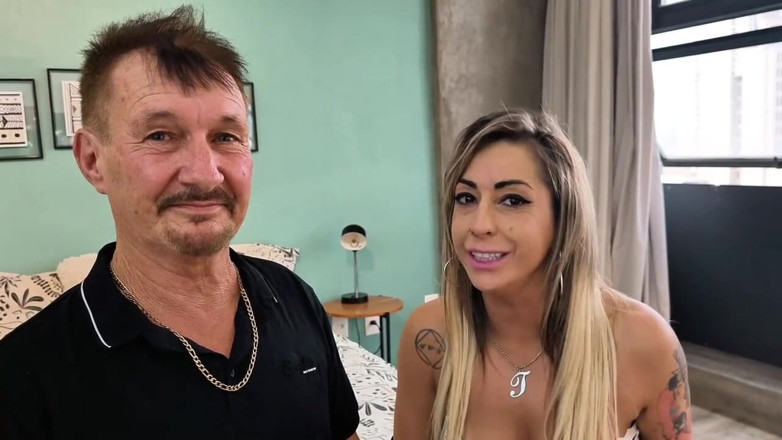 Carlos Urach: こんな風に美味しそうな女を2人とヤリると、おじいさんは狂ってしまう
