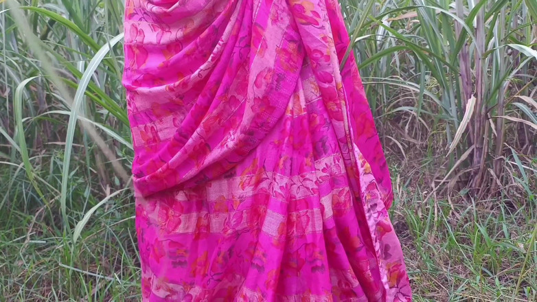 Lalita Singh: Desi vesnická Bhabhi šuká v poli s milencem, venkovní video