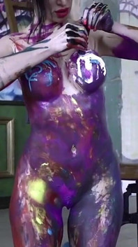 Sanktor - MILF À Forte Poitrine, Peinture Corporelle Nue Dans Galéry