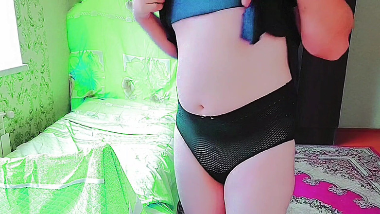 Kitty_Cross: Feminin femboy yang lembut berbalik dengan fluffy robe