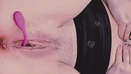 Nicolette69w: 彼女はオーガズムに達するまでディデロとバイブレーターで遊んでいました