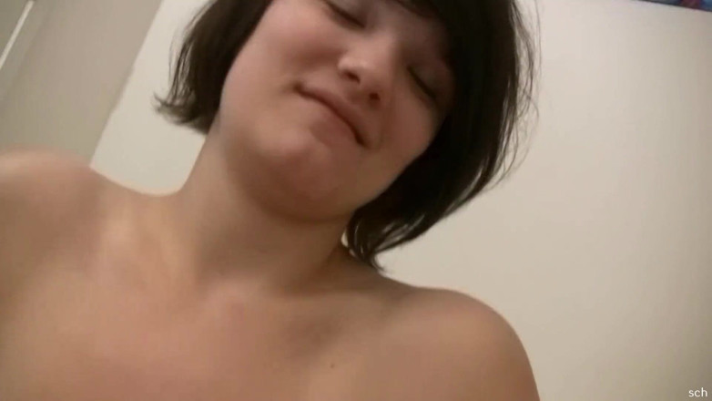 Hard raw sex: Ragazzo grasso gioca con il culo