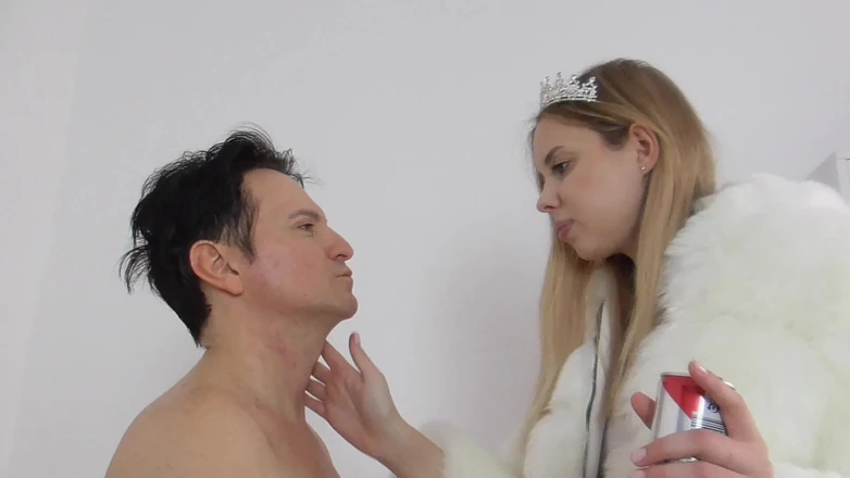 Femdom Austria: ¡El alto findom entrena a su esclava!